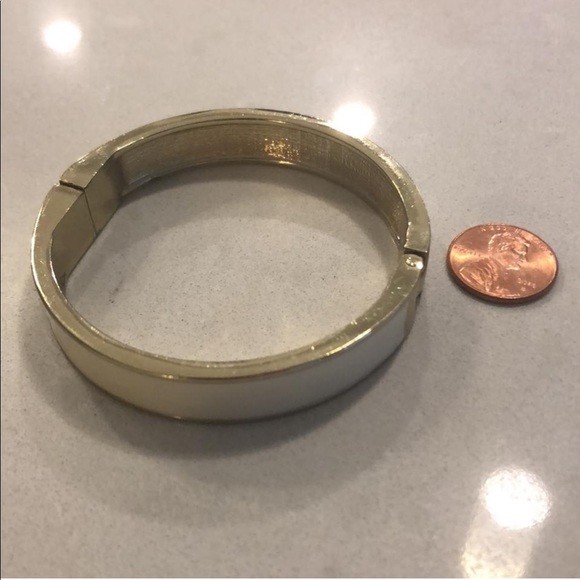 Francesca’s 😍 Bracelet with Magnetic Closure - Picture 3 of 6